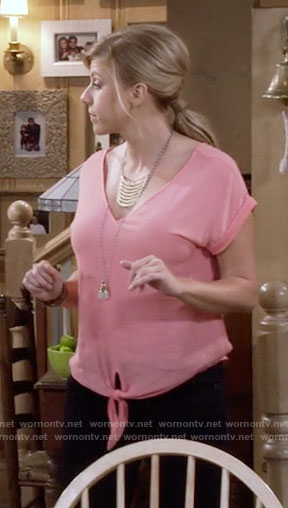 Stephanie’s pink tie-front top on Fuller House