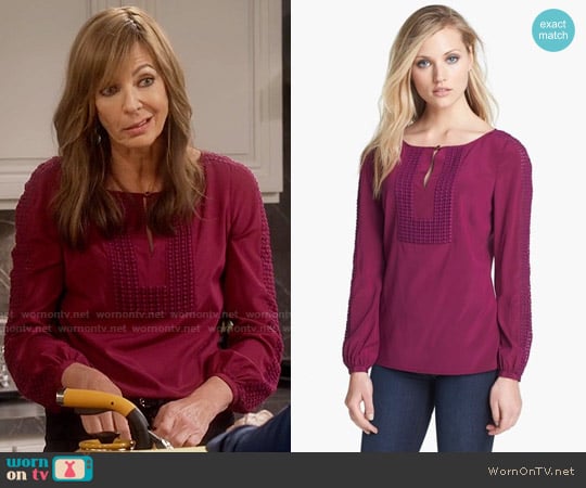 Tory Burch Lillian Top worn by Bonnie Plunkett (Allison Janney) on Mom