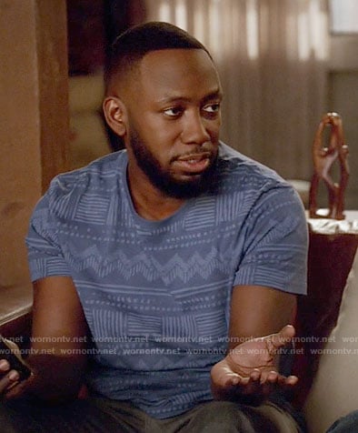 Winston’s blue printed t-shirt on New Girl