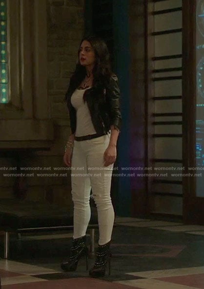 Isabelle’s white ripped jeans and black ankle boots on Shadowhunters