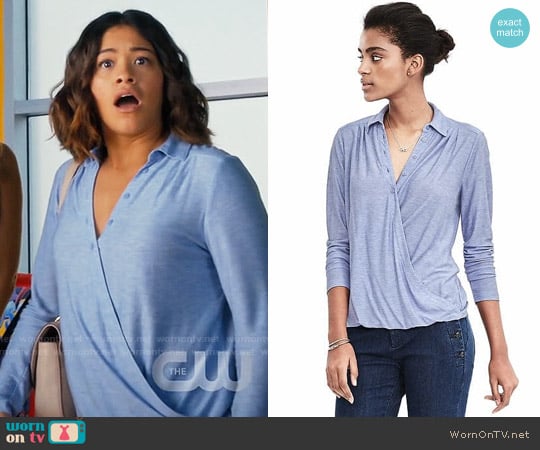 Banana Republic Jersey Faux Wrap Shirt in Light Blue Heather worn by Jane Villanueva (Gina Rodriguez) on Jane the Virgin