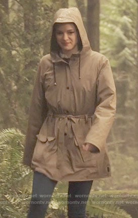 Caitlin's hooded parka on The Flash