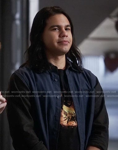 Cisco's fire graphic tee on The Flash