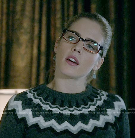 Felicity's grey zig zag sweater on Arrow