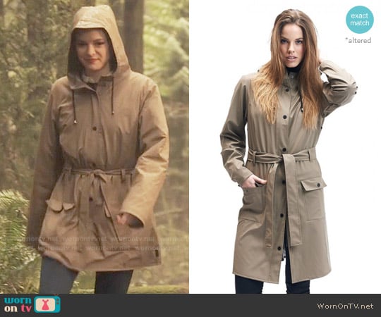 Rains Curve Jacket worn by Caitlin Snow (Danielle Panabaker) on The Flash