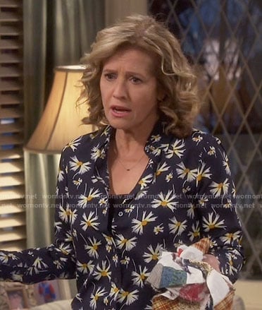 Vanessa's black daisy print shirt on Last Man Standing