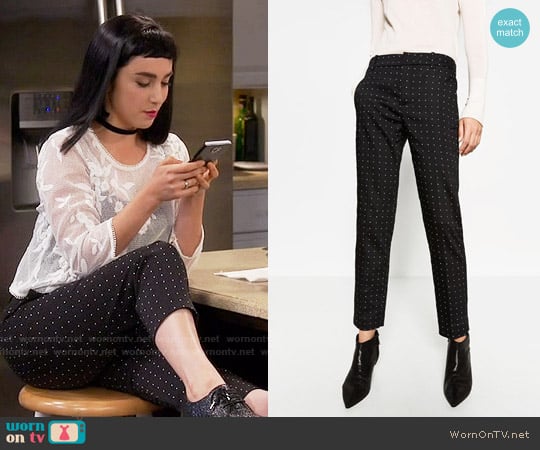 Zara Mid-Rise Skinny Trousers worn by Mandy Baxter ( Molly Ephraim) on Last Man Standing