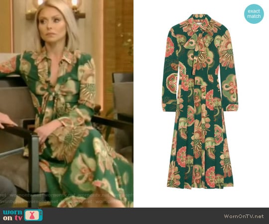 Pleated printed silk crepe de chine midi dress by Gucci worn by Kelly Ripa on Live with Kelly and Mark