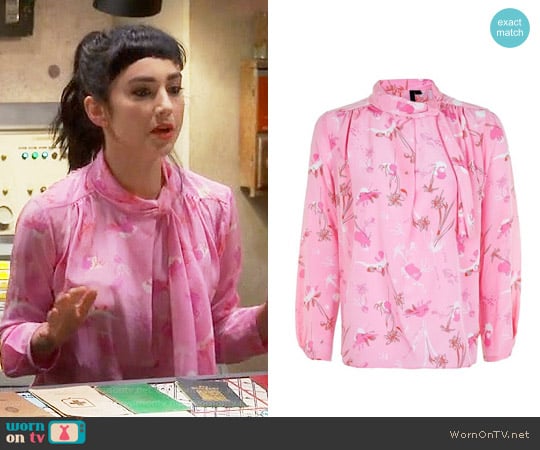 Topshop He Loves Me Not Silk Blouse worn by Mandy Baxter ( Molly Ephraim) on Last Man Standing