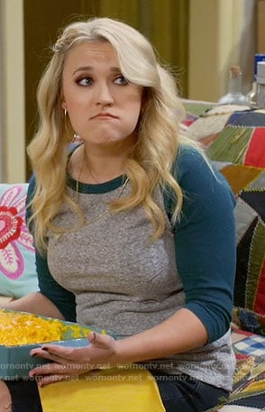 Gabi’s green and grey baseball tee on Young and Hungry