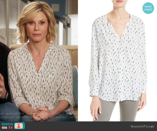 Soft Joie Dane Scribble Print Blouse worn by Claire Dunphy (Julie Bowen) on Modern Family