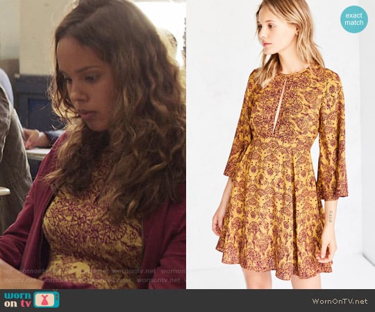 Ecote Tyler Split-Neck Bell-Sleeve worn by Jessica Davis (Alisha Boe) on 13 Reasons Why