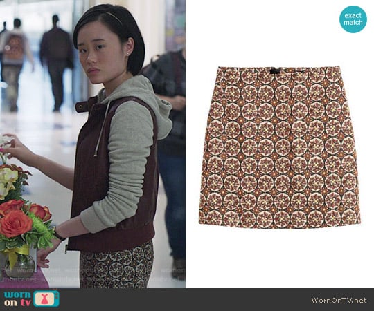 H&M Patterned Skirt in Light Beige / Patterned worn by Courtney Crimsen (Michele Selene Ang) on 13 Reasons Why