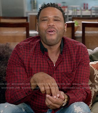 Andre’s red checked shirt with black collar on Black-ish