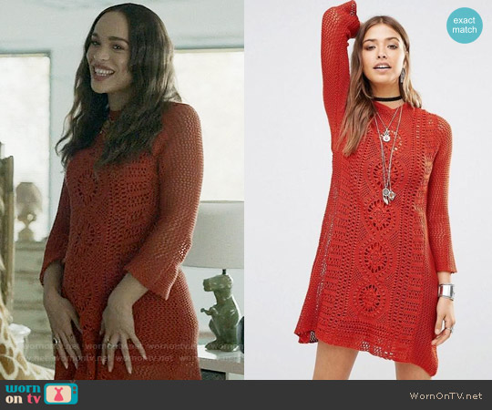 Free People Rosalind Dress in Burnt Orange worn by Erica Dundee (Cleopatra Coleman) on Last Man On Earth