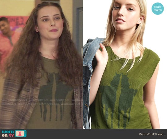 GAP Mirrored Horse Graphic Tee worn by Hannah Baker (	Katherine Langford) on 13 Reasons Why