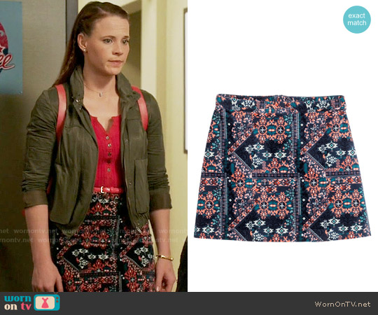 H&M Patterned Velvet Skirt worn by Daphne Vasquez (Katie Leclerc) on Switched at Birth