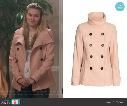 H&M Short Coat in Powder Pink worn by Polly Cooper (Tiera Skovbye) on Riverdale