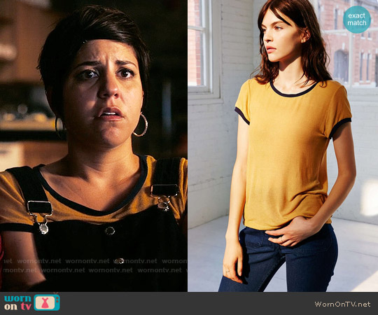 Project Social T Molly Ringer Tee in Mustard worn by Annie (Ellie Reed) on Girlboss