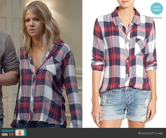 Rails Hunter Shirt in White / Indigo / Blush worn by Mackenzie Murphy (Kaitlin Olson) on The Mick