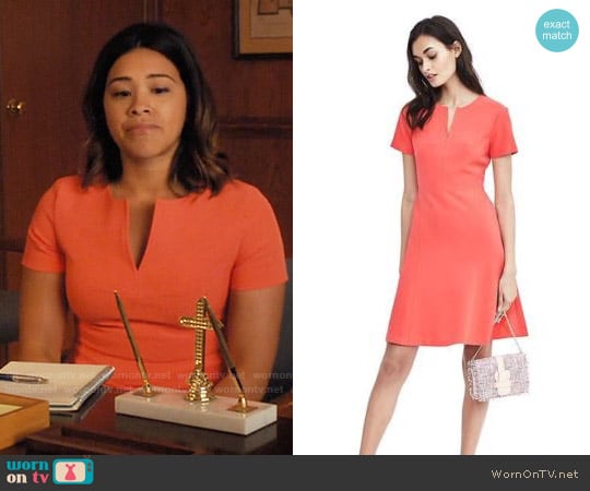 Banana Republic Short-Sleeve A-Line Vee Neck Dress worn by Jane Villanueva (Gina Rodriguez) on Jane the Virgin