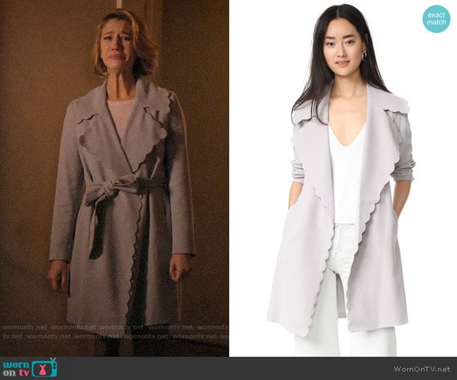 Club Monaco Frederrika Trench worn by Petra Solano (Yael Grobglas) on Jane the Virgin