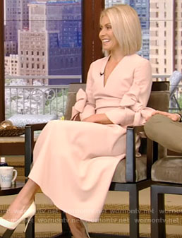 Kelly's pink dress with bow sleeves on Live With Kelly