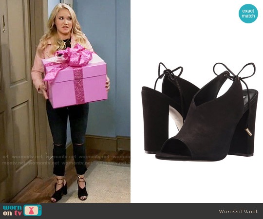 Steve Madden Saffron Mules worn by Gabi Diamond (Emily Osment) on Young and Hungry