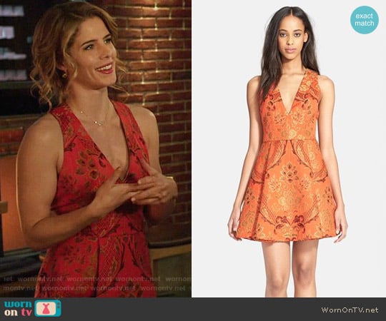 Alice + Olivia Mollie Dress worn by Felicity Smoak (Emily Bett Rickards) on Arrow