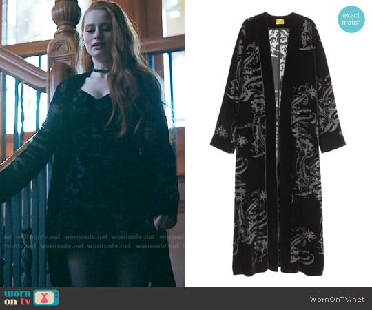 H&M Velvet Kimono worn by Cheryl Blossom (Madelaine Petsch) on Riverdale