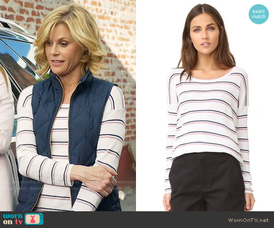 Joie Keoni Sweater worn by Claire Dunphy (Julie Bowen) on Modern Family