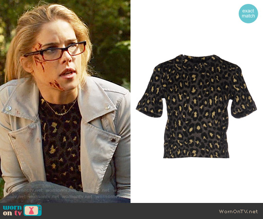 Marc by Marc Jacobs Leopard Sweater worn by Felicity Smoak (Emily Bett Rickards) on Arrow