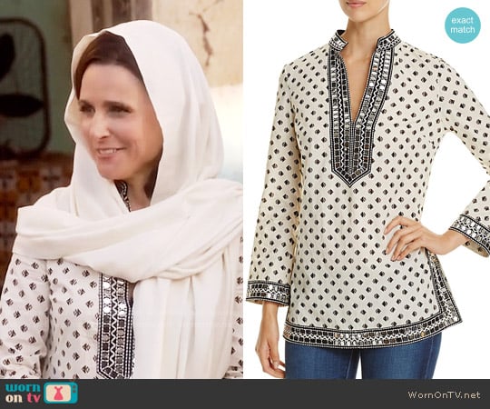 Tory Burch Tory Sequin-Embellished Printed Tunic worn by Selina Meyer (Julia Louis-Dreyfus) on Veep