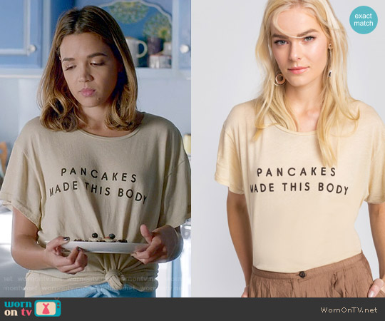 Wildfox Grand Slam Manchester Tee worn by Cassandra (Georgie Flores) on Famous in Love