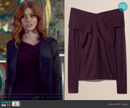 Phil T-shirt by Babaton worn by Clary Fray (Katherine McNamara) on Shadowhunters