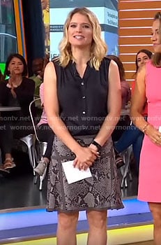 Sara’s grey snakeskin print skirt on Good Morning America