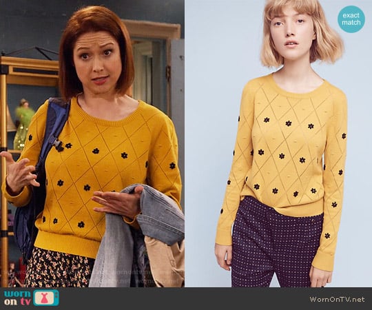 Anthropologie Diamond Daisy Pullover worn by Kimmy Schmidt (Ellie Kemper) on Unbreakable Kimmy Schmidt