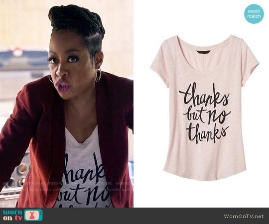 Banana Republic Scoop Neck Graphic Tee worn by Mo Evans (Tichina Arnold) on Daytime Divas