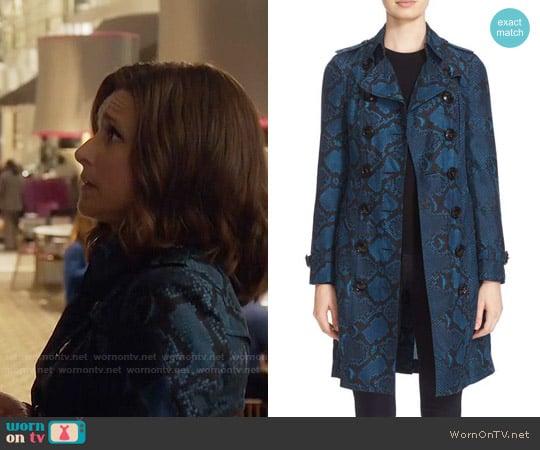 Veep Sandringham Snake Print Silk Trench Coat worn by Selina Meyer (Julia Louis-Dreyfus) on Veep