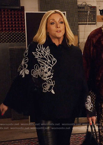 La Perla Maison Robe worn by Jacqueline White (Jane Krakowski) in  Unbreakable Kimmy Schmidt (S03E06)