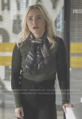 Juliette’s green and black colorblock sweater on Nashville