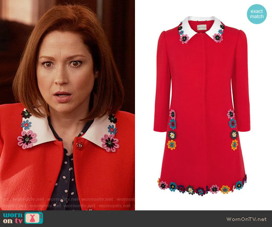 Mary Katrantzou Mason Coat worn by Kimmy Schmidt (Ellie Kemper) on Unbreakable Kimmy Schmidt