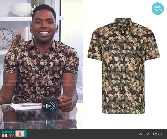 Topman Abstract Camouflage Short Sleeve Casual Shirt worn by Justin Sylvester on E! News