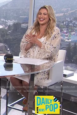 Carissa's nude floral lace trimmed kimono on E! News Daily Pop