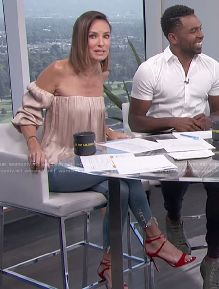 Catt’s pink off-shoulder top and ripped jeans on E! News Daily Pop
