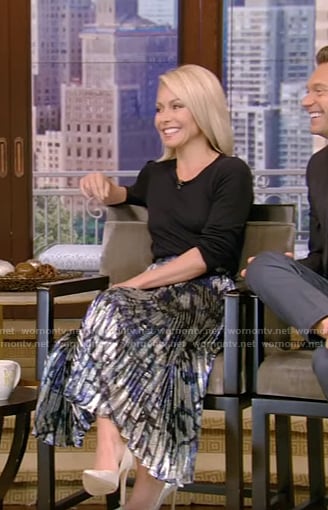 Kelly’s metallic pleated dress on LIVE with Kelly