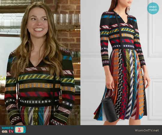 Wornontv Lizas Striped V Neck Dress On Younger Sutton Foster