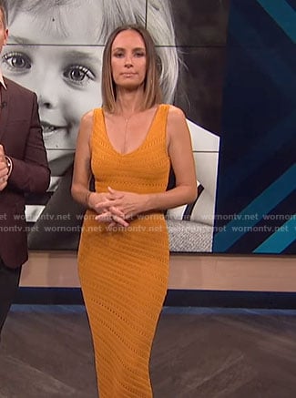 Catt’s yellow ribbed knit dress with side slit on E! News