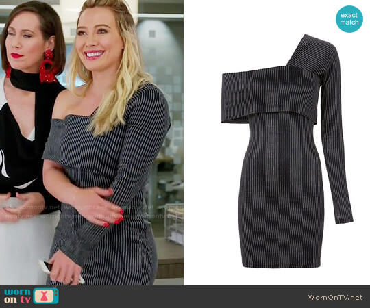 Kelsey's pinstriped one-sleeve dress on Younger worn by Kelsey Peters (Hilary Duff) on Younger