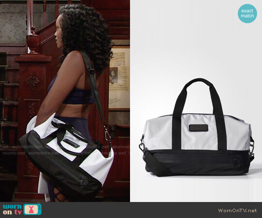 WornOnTV: Hilary's navy criss-cross sports bra and gym bag on The Young and  the Restless, Mishael Morgan